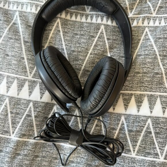 Sennheiser HD 202 II Headphones On-Ear DJ Studio Monitor Black Wired - Picture 2 of 6